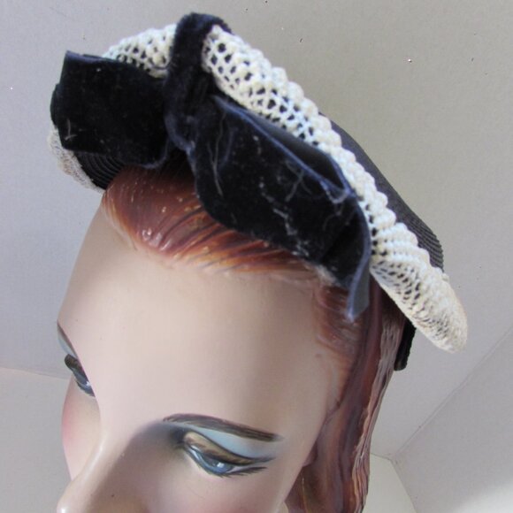 SALE Vintage Mid Century Hat Navy Weave White Trim Tear Drop Shape - Picture 10 of 13